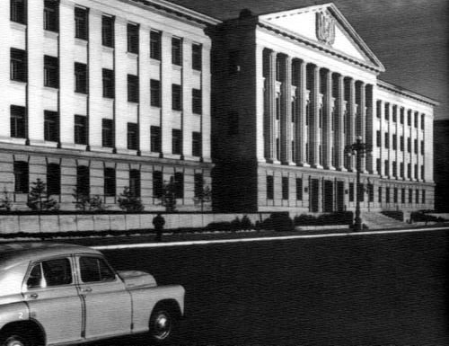 Здание Администрации г. Кургана, площадь им.Ленина